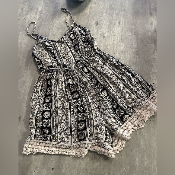 Abercrombie & Fitch Pants - Abercrombie & Fitch Black and White Romper Size Small